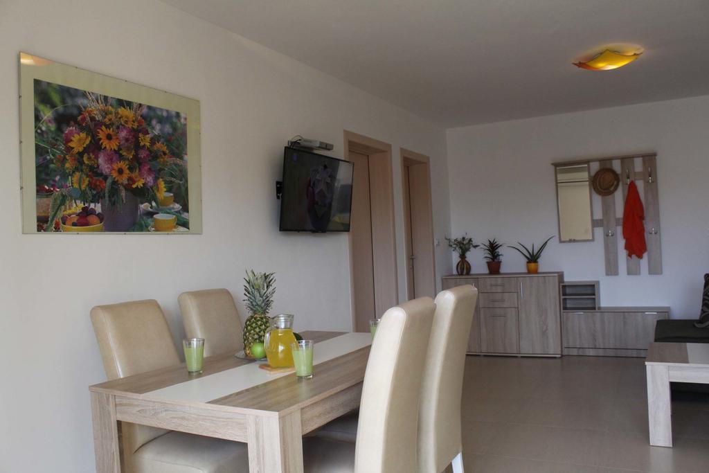 Apartments Bellator Šilo Eksteriør bilde